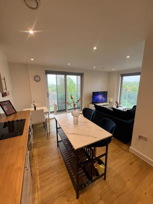 2 Bed Corner Apartment With Gym Manchester Exterior foto